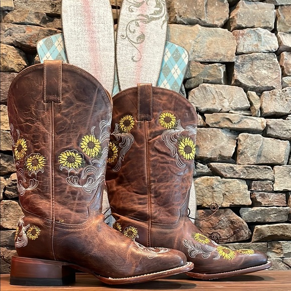 Shyanne Women’s Josie Western Boots - Square Toe. - Picture 3 of 5